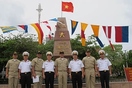 Hải quân Việt Nam và Philippines giao lưu trên đảo lần đầu tiên