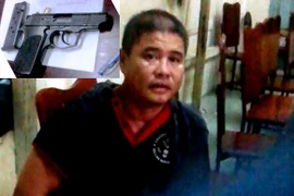 Khống chế kẻ "múa" súng tại trụ sở UBND quận làm hàng chục người khiếp sợ