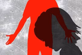 Giải cứu cháu bé 7 tuổi nghi bị “mẹ mìn” U70 bắt cóc