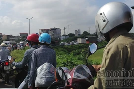 Các tuyến đường cửa ngõ đông nghẹt dòng người về quê nghỉ lễ