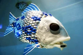 Xem robot bơi lội uyển chuyển như cá chép