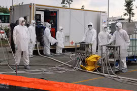 Cách ly 2 người Nigeria bị sốt khi nhập cảnh vào Việt Nam