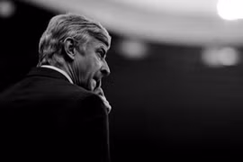 HLV Wenger đã tính chuyện rời Arsenal