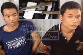 Thanh niên "cứng" vác kiếm chạy thục mạng khi gặp 141