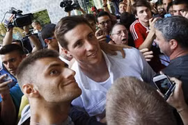 “Hàng thải” của Chelsea được fan chào đón nồng nhiệt ở Milan