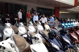 Lỗ nặng, cho không cả cửa hàng xe máy để thoát nợ