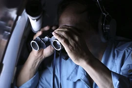 Phát hiện vật thể dài 24m nổi trên biển, nghi của máy bay mất tích