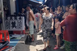 TP.HCM: Kinh hoàng con đâm chết mẹ, chém anh ruột