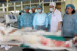 Chủ tịch Hà Nội: Cứu chữa chiến sỹ bị thương trong vụ máy bay rơi bằng mọi giá