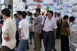 Nắng nóng người dân đổ xô đi mua, giá điều hòa "nhảy nhót"