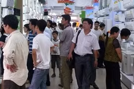 Nắng nóng người dân đổ xô đi mua, giá điều hòa "nhảy nhót"