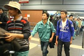 Đưa lao động Việt Nam từ Libya trở về nước