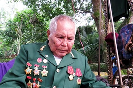 Người lính đầu tiên nã đạn xuống cứ điểm Him Lam