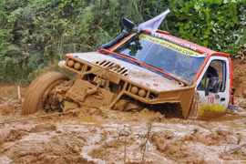 35 đội tranh tài tại giải đua xe địa hình Việt Nam 2014