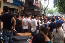 Dân Hà Nội chen nhau "bẹp ruột", mua hàng Gucci thanh lý