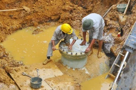Khởi tố vụ án đường ống nước sạch sông Đà liên tục vỡ