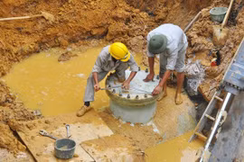 Khởi tố vụ án đường ống nước sạch sông Đà liên tục vỡ