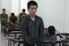 Không gạ gẫm được bạn gái, quay ra bóp cổ để hiếp dâm