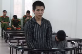 Không gạ gẫm được bạn gái, quay ra bóp cổ để hiếp dâm