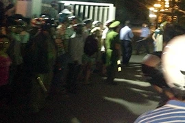 Hàng trăm cảnh sát vây bắt đối tượng tử thủ trong nhà hàng