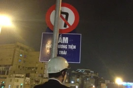 Biển báo giao thông kỳ quặc ở Ô Chợ Dừa
