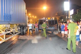 Va chạm với xe container, nữ sinh viên chết thảm