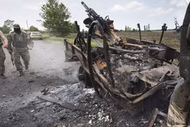  Ukraine tiếp tục bắn 40 quả đạn pháo qua biên giới Nga