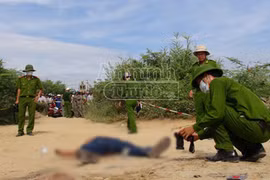 Phát hiện một thanh niên bị giết hại ven đê