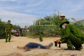 Phát hiện một thanh niên bị giết hại ven đê
