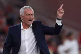 HLV Mourinho nói gì trong ngày thua đội bóng cũ Chelsea?