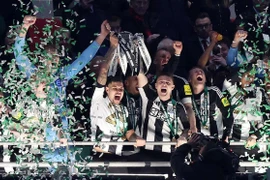Newcastle chấm dứt cơn khát danh hiệu kéo dài 70 năm