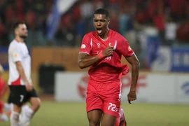 Công an Hà Nội FC bản lĩnh đánh bại CLB Công an TP HCM dù thiếu người