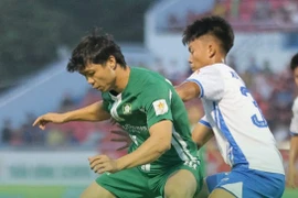 Công Phượng đá hỏng 11m, Bình Phước vẫn thắng ngược