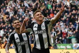 Newcastle làm điều chưa từng có trước MU