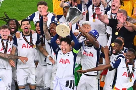 Tottenham 1-0 MU: Gà trống lên đỉnh châu Âu, Quỷ đỏ chìm trong bóng tối