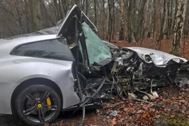 Sao West Ham xuất hiện trở lại sau tai nạn siêu xe Ferrari kinh hoàng