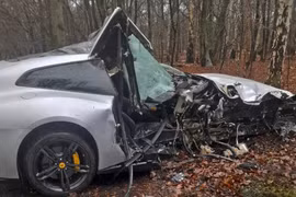 Sao West Ham xuất hiện trở lại sau tai nạn siêu xe Ferrari kinh hoàng