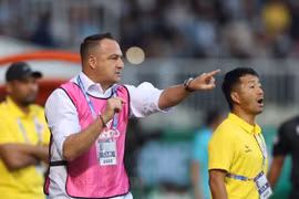 Đội bóng của HLV Park Hang-seo mời người cũ Công an Hà Nội FC về dẫn dắt