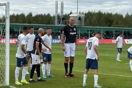 Tiền đạo 2m06 ở Việt Nam mất kỷ lục cầu thủ cao nhất thế giới