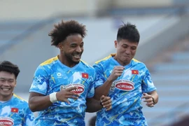 Xuân Son tươi rói, cần mẫn tập luyện cùng ĐT Việt Nam 