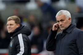 Mourinho và đêm ác mộng trên đất Anh