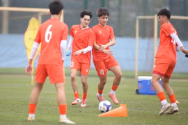 Cầu thủ Việt kiều Hà Lan có thể hình hạn chế khi tập cùng U17 Việt Nam