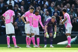 Xác định đội đầu tiên xuống hạng ở Premier League 2024/25