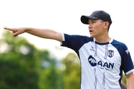 Thêm một HLV mất việc sau vòng 5 V-League