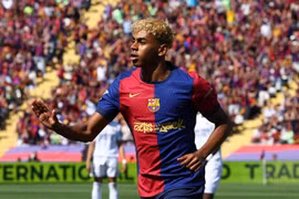 Ngược dòng hạ Real 4-3, Barca chạm tay vào chức vô địch La Liga