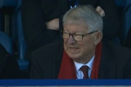 Sir Alex nhăn nhó nhìn MU khởi đầu tệ hại