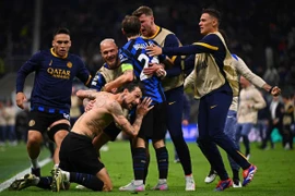 Hạ Barca kịch tính như phim hành động, Inter vào chung kết Champions League