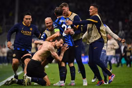 Hạ Barca kịch tính như phim hành động, Inter vào chung kết Champions League