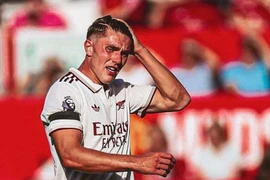 Gyokeres có biệt danh mới: "Tiền đạo chỉ giỏi vuốt tóc"