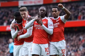 Arsenal tái lập kỷ lục phòng ngự khó tin của MU